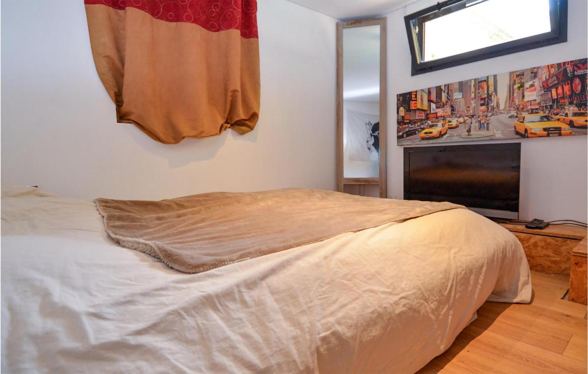Awesome Apartment In Pujaut With Swimming Pool Exteriér fotografie